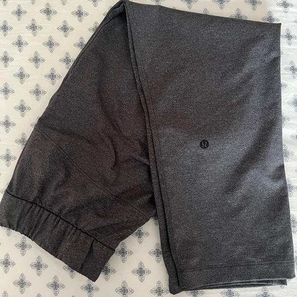 lululemon cropped work pants - Picture 3 of 4
